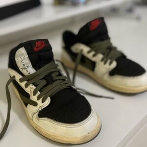 Nike Kids Black and White Sneakers